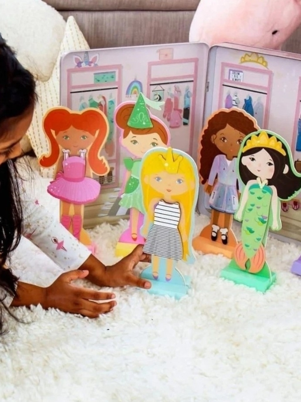Story Magic Wooden Magnetic Dress Up Dolls 6 Dolls W/Stands & Accessories